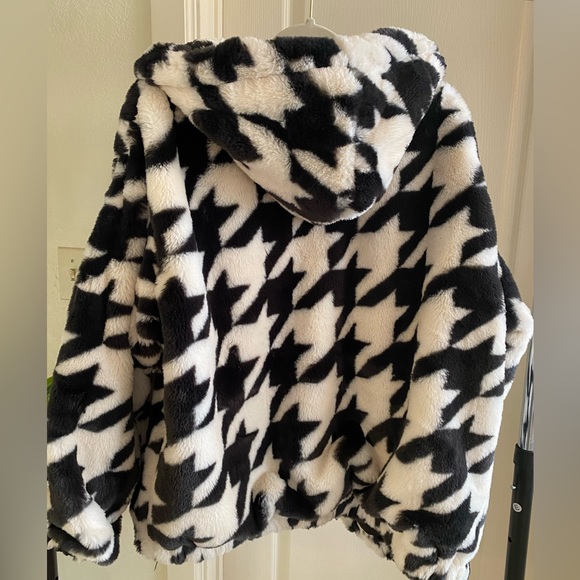 Divided Black & White Hounds Tooth XL Oversized Furry Bomber Jacket NWOT - Picture 8 of 10